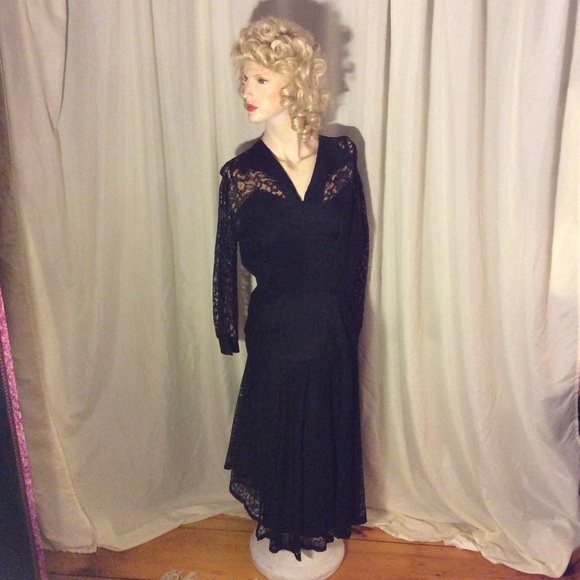Form Fit Vintage Dresses & Skirts - True vintage black lace longsleeved dress